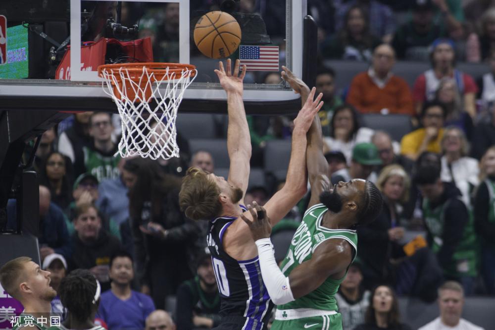 受到国际足 受到国际足